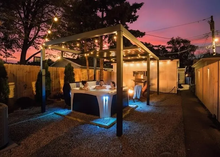 The Retreat - Hot Tub, Theater, Game Room, Fire Pit, Bar, Sleeps 14 Casa vacanze Chicago